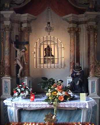 Kreuzbergkirche, Peregrinusaltar mit Pietà, (c) 2001 STR